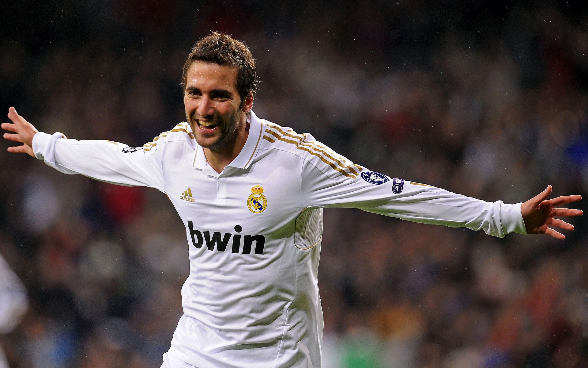 出色发挥引爆全场！莎拉波娃意外战胜德国队观众掌声雷动