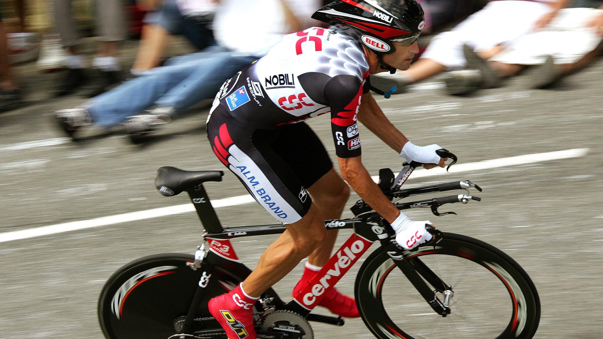 詹姆斯新星重返赛场表现突出，公牛前途光明！观众掌声雷动